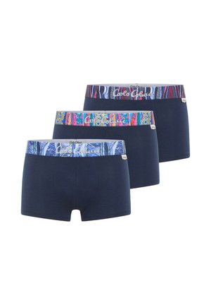 Drie marineblauwe herenboxershorts met kleurrijke geweven taillebanden in blauw, rood en multikleur, elk gemarkeerd met "Café Colucci."