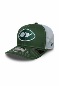 Grüne Kappe mit weißen Mesh-Seitenpaneelen, die ein erhabenes "NY"-Logo auf der Vorderseite trägt. Mit gebogenem Schirm und verstellbarem Snapback-Verschluss.