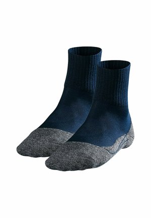Ein Paar marineblaue und graue Knöchelsocken mit gepolsterten Zehen und Fersen, die für Komfort und Unterstützung ausgelegt sind.