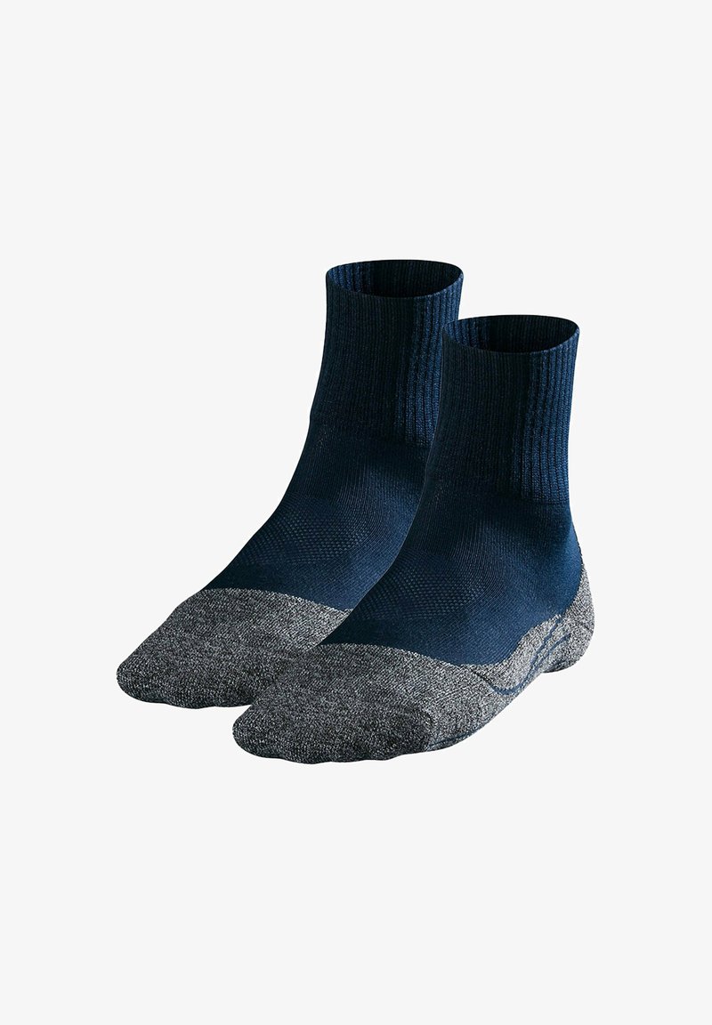 Un par de calcetines tobilleros en azul marino y gris con puntas y talones acolchados, diseñados para comodidad y soporte.