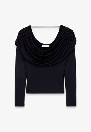 Musta pitkähihainen toppi, jossa on drapattu cowl-pääntie ja rypistetty olkapääkohta. Valmistettu pehmeästä, joustavasta kankaasta, jossa on sovitettu muoto.