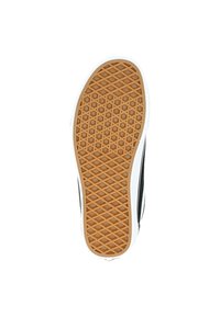Zapatilla negra con una suela de goma texturizada, que presenta un patrón de diamante para un mejor agarre y un acento de goma blanca a lo largo de los bordes.