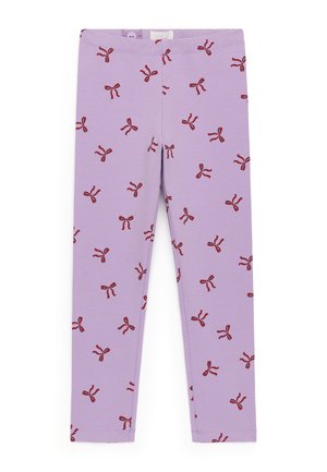 Leggings color lila con un patrón disperso de pequeñas ilustraciones de lazos de color rojo oscuro y una cintura elástica.