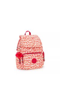 Mochila de estampado de leopardo en tonos rosa y naranja, con solapa superior, bolsillo frontal y acentos rojos. Tejido suave con un accesorio de peluche.