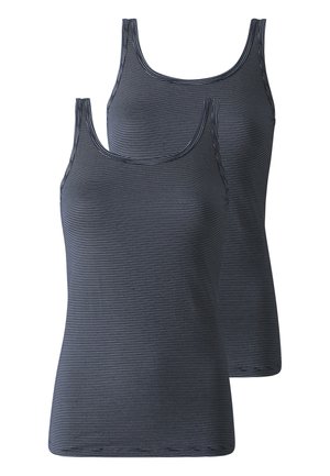 Dve tmavomodré tielka s tenkými bielymi horizontálnymi pruhmi, bez rukávov a v neformálnom štýle, položené na sebe s jedným mierne za druhým.