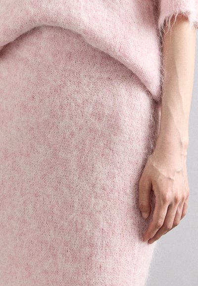 Holzweiler FLUFFY SKIRT - Jupe longue - pink
