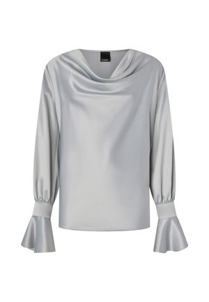 Top in raso argento con scollo drappeggiato a cappuccio, maniche lunghe e polsini svasati. Tessuto liscio e vestibilità leggermente ampia.