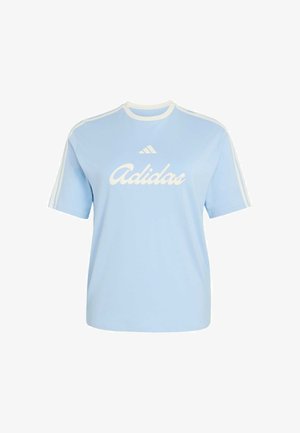 T-shirt Adidas bleu clair à manches courtes avec des rayures blanches sur les épaules et logo Adidas blanc avec inscription sur le devant.