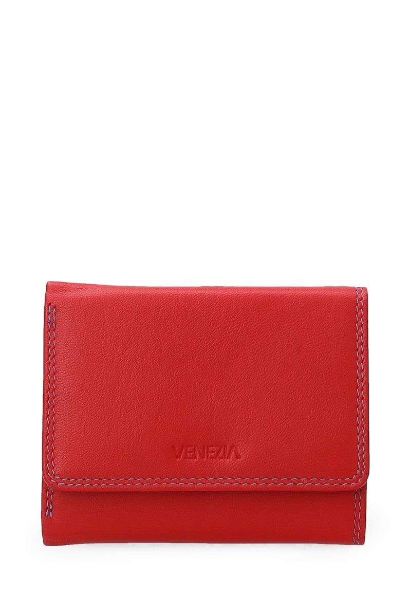 Rød læderpung med en glat overflade, syede kanter og prægede "Venezia" logo. Har et kompakt, rektangulært design.