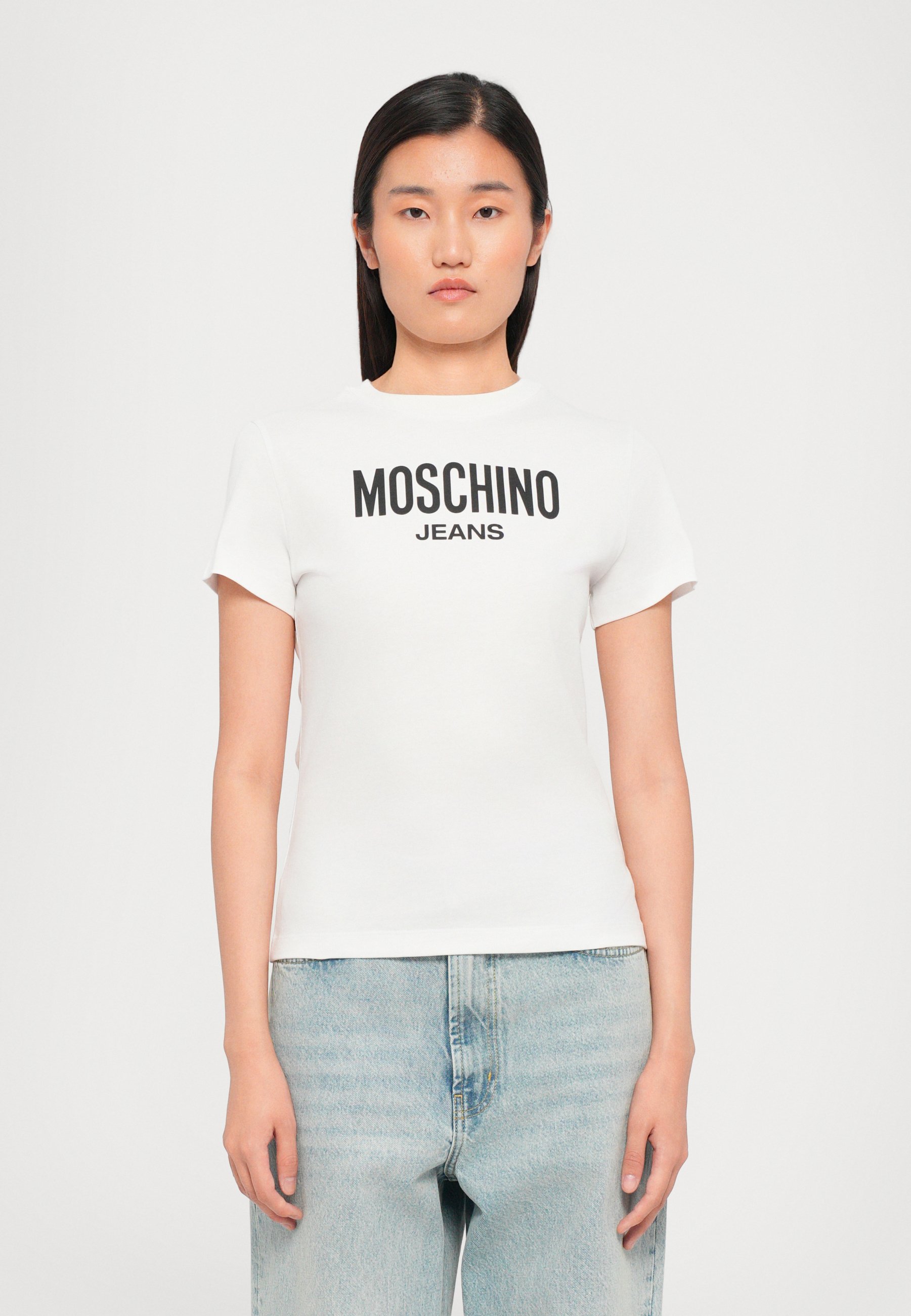送料関税込 ◆MOSCHINO JEANS◆T-SHIRT WITH PRINT MOSCHINO JEANS logo-print Cotton T-shirt | Black | FARFETCH
