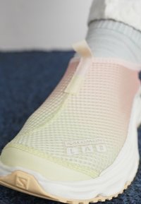 Salomon Sportstyle RX MOC 3.0 UNISEX - Mokasīni - cloud pink/white jade/aurora red