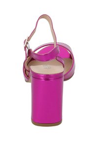 Roze patenten leren hoge hak sandalen met een ronde neus, enkelbandje en een brede blokhak. Gladde textuur met een glanzende afwerking.