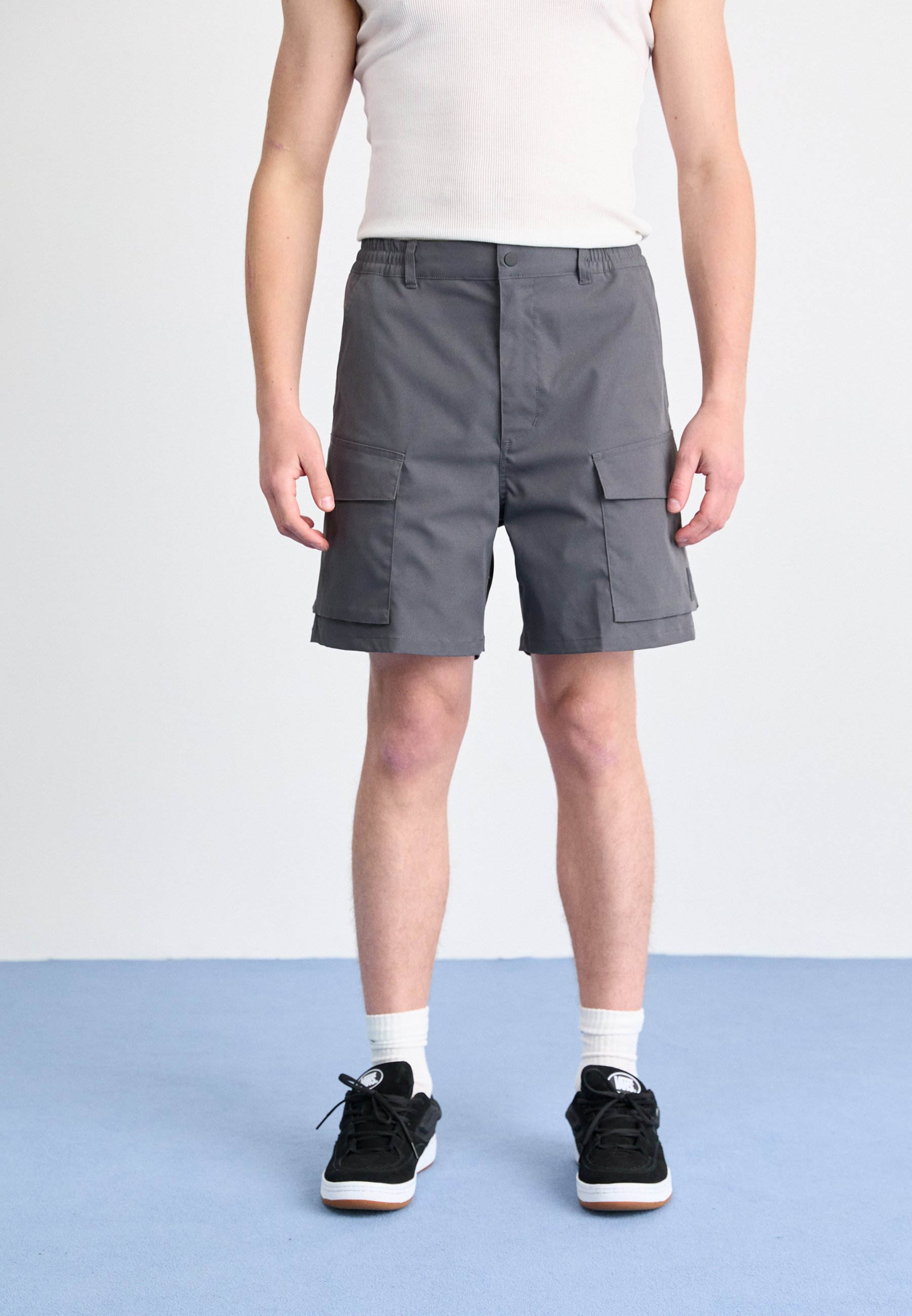 Carhartt wip balto shorts カーゴショートパンツ Carhartt WIP BALTO - Shorts - graphite/anthracite - Zalando