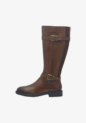 Bruine leren kniehoge laars met een ronde neus, gespenaccenten en elastische zijpanelen. Gemêleerde zool voor grip.