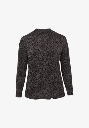 Brązowa bluzka z długim rękawem, ozdobiona nieregularnymi czarnymi cętkami w wzór lamparta, z okrągłym dekoltem i luźnym krojem.