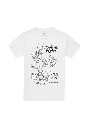 Weißes T-Shirt mit schwarzen Skizzen von Winnie Puuh und Ferkel beim Spielen, Gehen und Schaukeln, mit dem Text "Pooh & Piglet" und "Seit 1926."