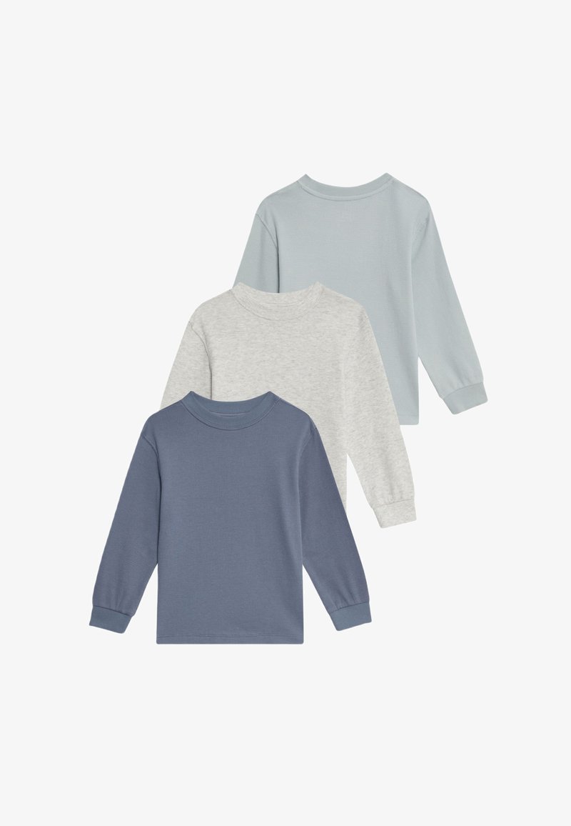 Tři trička s dlouhým rukávem: jedno světle modré, jedno šedé a jedno tmavě modré. Vyrobena z měkké bavlny, mají kulaté výstřihy a pěkně padnoucí manžety.