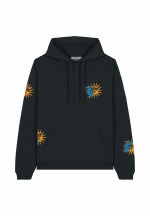 Felpa nera con tasca frontale e cappuccio regolabile; presenta grafiche di sole giallo e luna blu sulle maniche e sul davanti. Materiale in cotone.