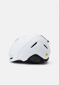 Weißer Fahrradhelm mit einer glatten Oberfläche, Belüftungsöffnungen, schwarzem Innenpolster und gelbem MIPS-Label. Mit Reißverschlus detaill.