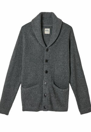 Grau gestreifter Cardigan mit Schalkragen, sechs schwarzen Knöpfen und zwei frontalen Taschen. Hergestellt aus weichem Material mit einer strukturierten Oberfläche.