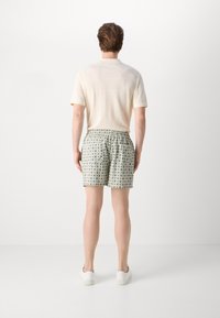 Les Deux TAPESTRY - Rövidnadrágok - ivory/light jade green