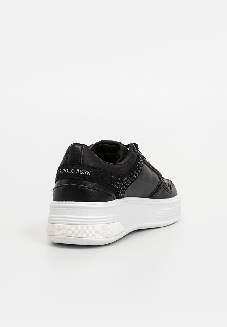 Sneaker in pelle nera con un motivo testurizzato sui lati, suola intermedia bianca e dettaglio del logo sul tallone. Presenta una forma arrotondata e una chiusura con lacci.