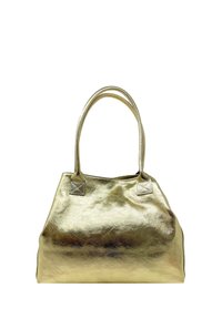 Kullanışlı, pürüzsüz bir dokuya sahip, üçgen şekilli altın metalik çanta, iki yuvarlak sapı ve sapların tabanında kare detayları ile.