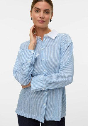 Blauwe en witte gestreepte blouse met een witte kraag, lange mouwen en knoopmanchetten. Lichtgewicht stof met een relaxte pasvorm.
