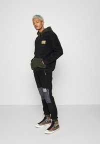 Denim Project PANTS - Calças de fato de treino - black