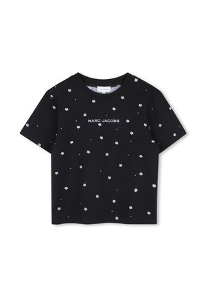 Zwarte korte mouwen T-shirt met kleine witte bloemmotieven en "MARC JACOBS" tekst in witte kralen over de borst.