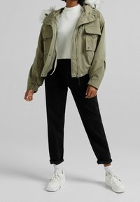 Bershka Allvädersjacka - khaki