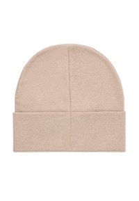 Beżowa dziergana czapka z zaokrąglonym szczytem i podwiniętym mankietem; charakteryzuje się teksturowaną tkaniną i widocznymi przeszyciami.