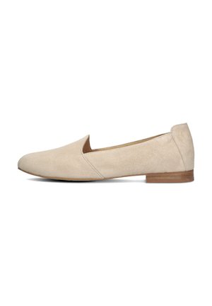 Beige suède platte schoen met een ronde neus en een lage houten hak. Kenmerkt zich door een eenvoudig, glad ontwerp met een instapstijl.