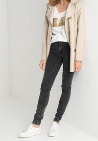 Cream T-shirt con stampa - off-white