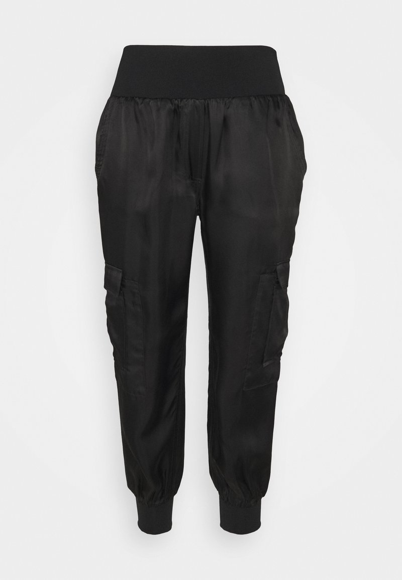 Pantalons de jogging noirs avec une ceinture douce et extensible, des poignets élastiques, des poches latérales et une texture de tissu lisse et léger.