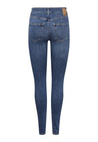 Tynne denim jeans i mørkeblå vask. Har midjehøyde og to baklommer. Materialet har en glatt, litt teksturert finish.