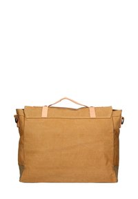 Borsa di tela color sabbia con un design strutturato, caratterizzata da manici e dettagli in pelle. Chiusura a pattina e spallacci regolabili sui lati.