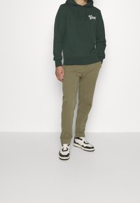 GANT Jersey con capucha - dark green
