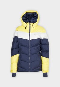 Giacca a vento imbottita con cappuccio; parte superiore gialla, sezione centrale bianca e parte inferiore blu navy; presenta cerniere e polsini elasticizzati; texture trapuntata.