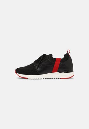 Trainers - black