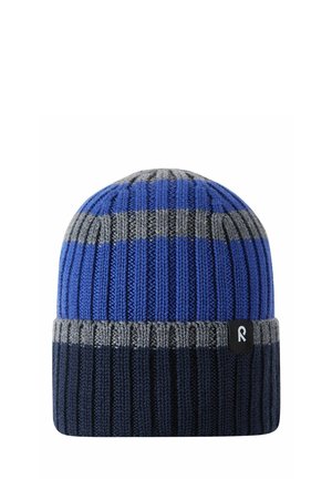 Prążkowana dzianinowa czapka typu beanie w niebieskie, szare i granatowe paski z małą czarną metką z białą literą R.