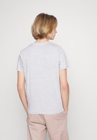 TOM TAILOR LOGO TEE - T-shirt estampada - light stone grey melange