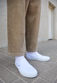 Vans - UA CLASSIC SLIP-ON - Polobotky - true white Miniatura obrázku 1