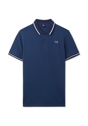 Polo shirt blu navy con accenti bianchi sul colletto e sulle maniche. Presenta il logo ricamato di L.A. sul petto. Materiale in cotone.