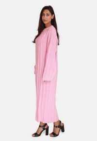 Elara Strickkleid - rosa