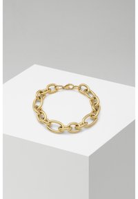 Bracciale in oro con maglie ovali intrecciate e finitura liscia. Chiusura a gancio a un'estremità. Design geometrico semplice.