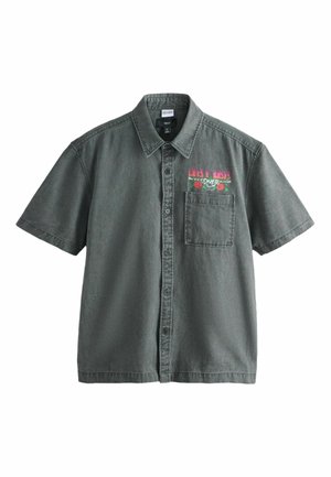 Next, REGULAR FIT - PRINT SHORT SLEEVE SHIRT . - Košeľa - charcoal grey guns
