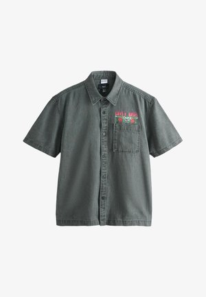 Next, REGULAR FIT - PRINT SHORT SLEEVE SHIRT . - Košeľa - charcoal grey guns