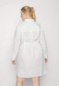 EVOKED VILA VITYLLA BELT SHIRT DRESS - Vestido camiseiro - cloud dancer