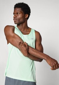 New Balance SPORT ESSENTIALS SINGLET - Felső - lab green